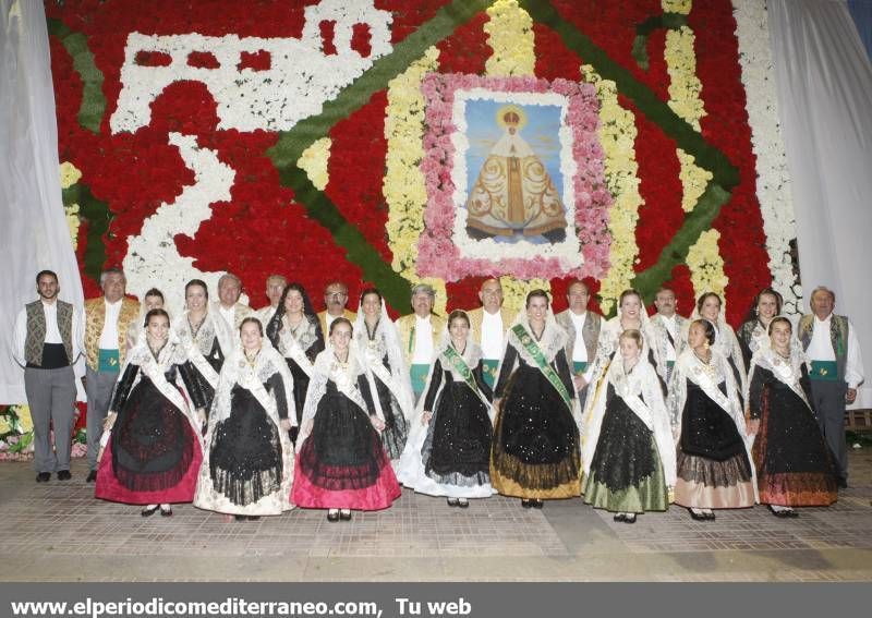 Galería de fotos --  La Ofrenda de Flores pudo con el frío y el viento