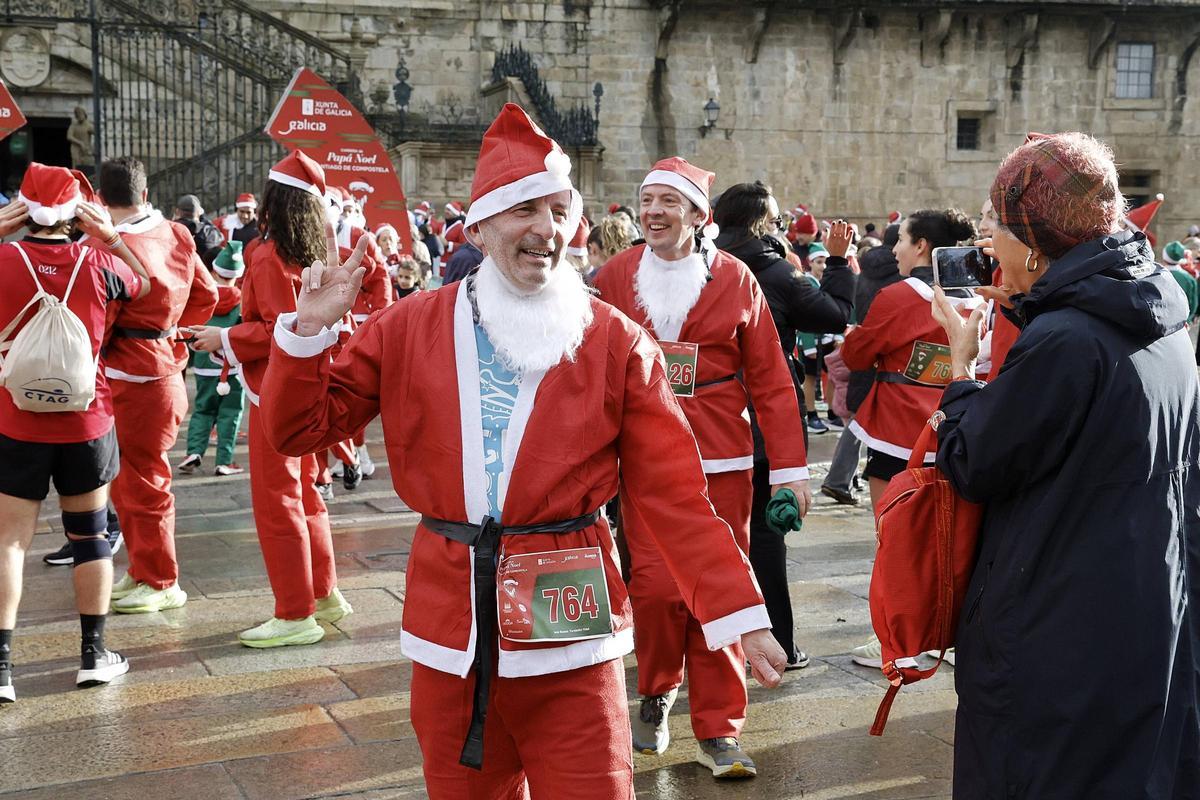 Gran ambiente en la Carrera de Papá Noel en Santiago