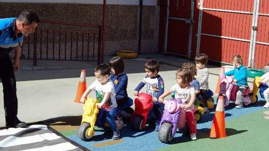 Una actividad de educación vial en la escuela infantil.