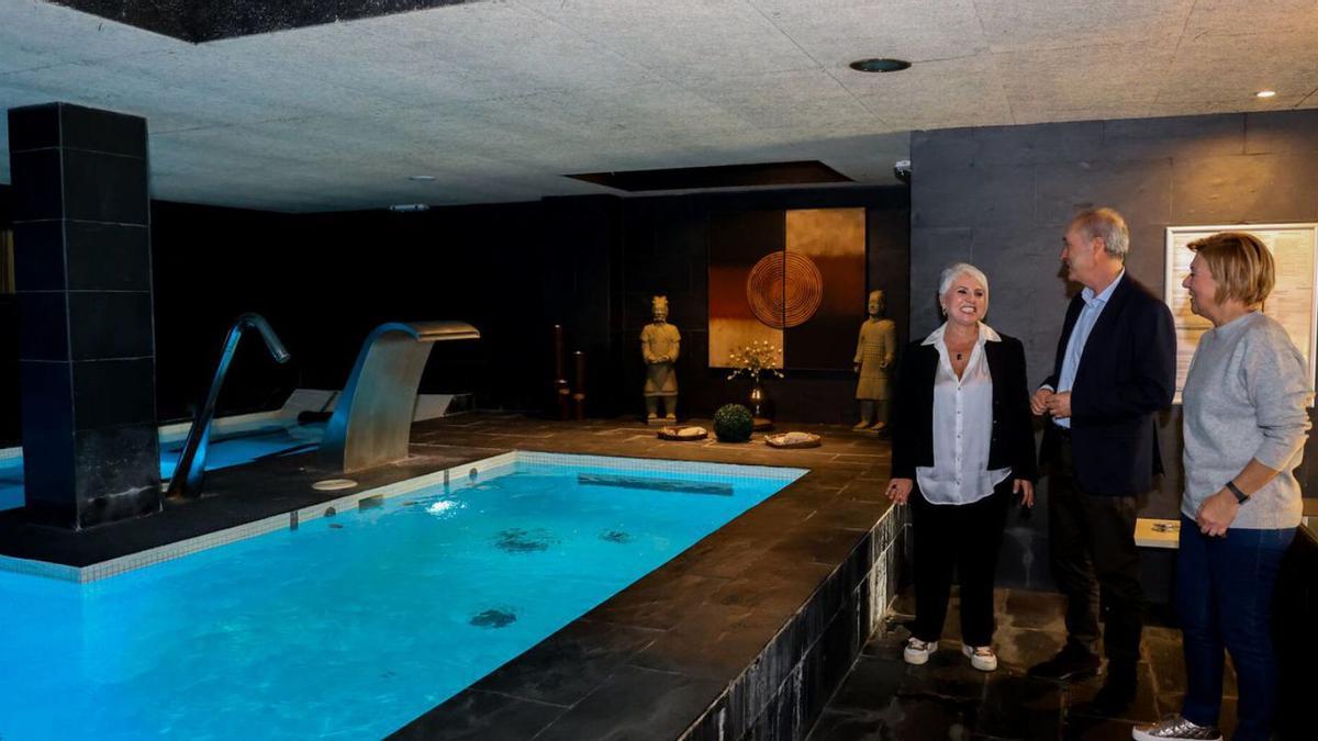 La visita de Agustín Reguera al spa urbano Arrullos del Agua, esta tarde.