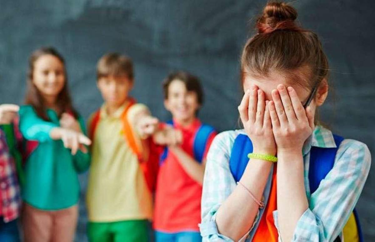 Los casos de acoso escolar disminuyen a la mitad, pero cada vez son más ...