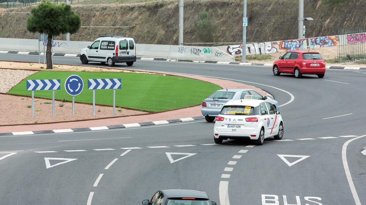 Así es cómo debes circular en una rotonda