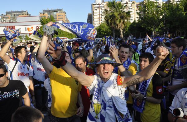 Apoteósica llegada del Real Zaragoza al Ciudad de Valencia.