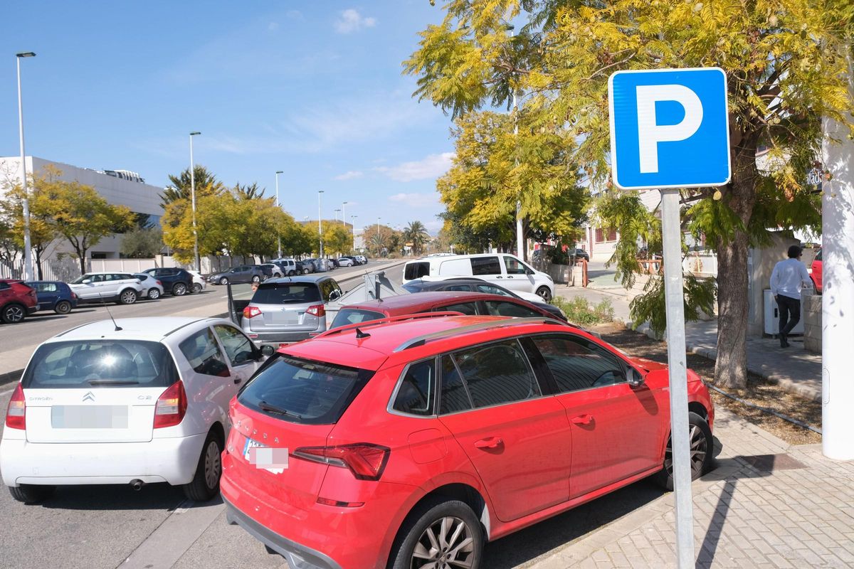 La mayoría de trabajadores van al Parque Empresarial de Elche en vehículos privados