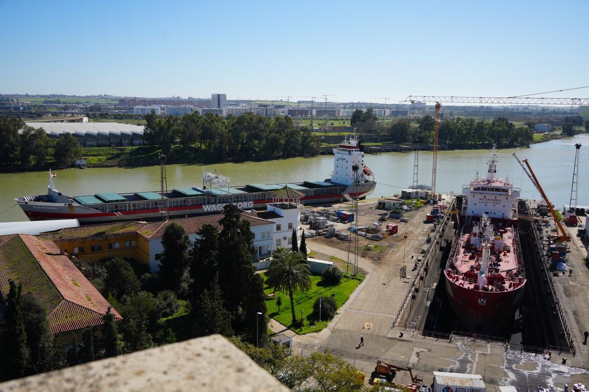Dique seco en el Puerto de Sevilla.