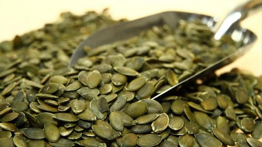 Rociado con pipas de calabaza por su ex: "Me hubiera podido ahogar en 2 minutos por mi alergia"