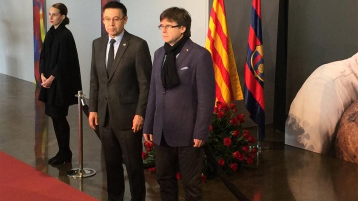 Carles Puigdemont, junto a Josep Maria Bartomeu