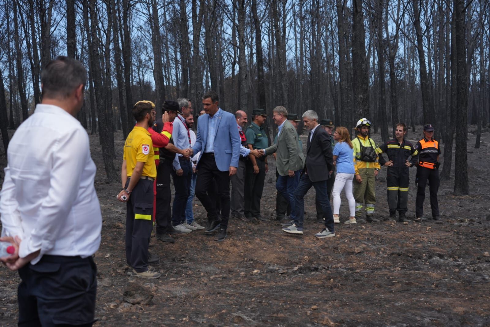 Las imágenes de la visita de Pedro Sánchez a la zona del incendio de Bejís