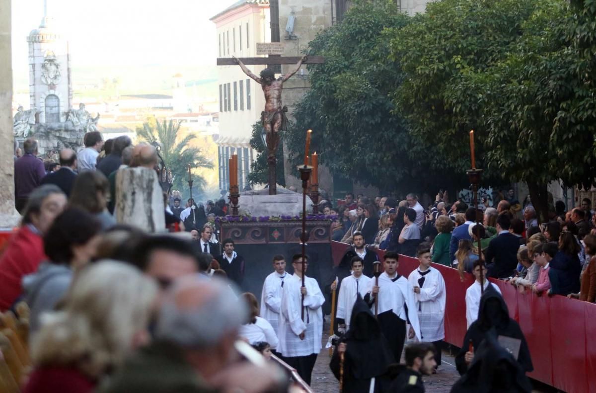 El cortejo de la hermandad Universitaria tiene multitud de detalles