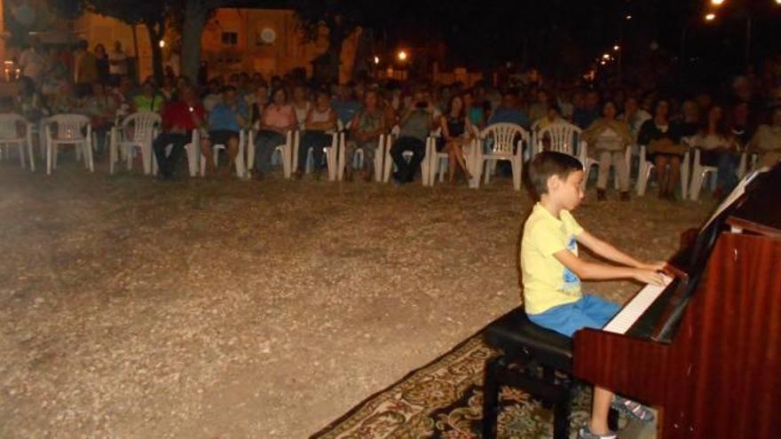 Concierto por las víctimas de Niza en Ibi