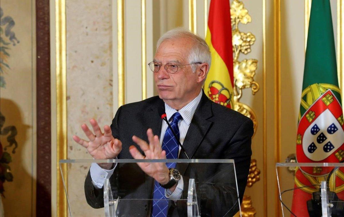 El ministro de Exteriores, Josep Borrell, en una rueda de prensa en Lisboa.