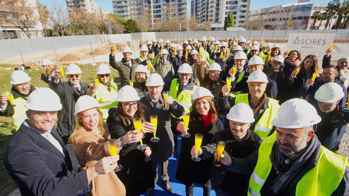 El acto sociosanitario de inicio de obras reunió a entidades de pacientes y vecinales, la concejala Lucía Beamud y profesionales implicados en el proyecto.