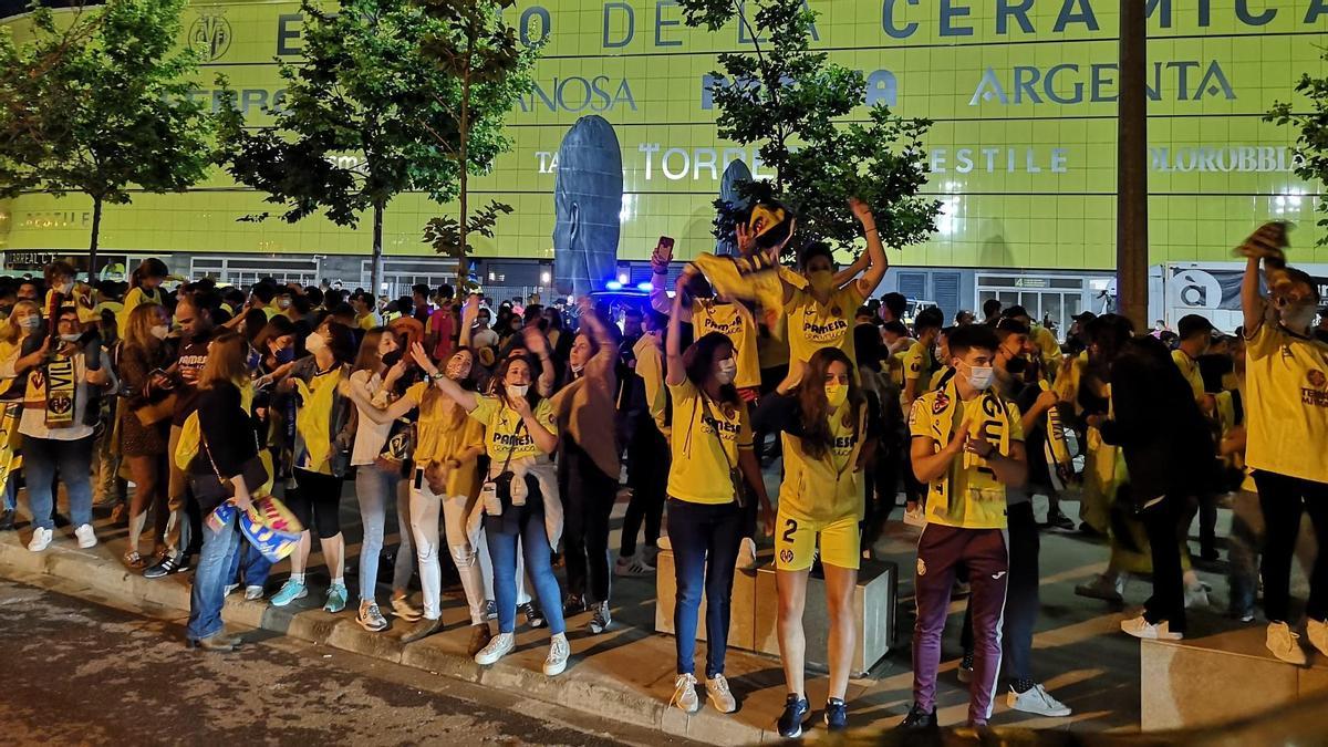 Impresionante la fiesta que se respira en esta histórica jornada en Vila-real.