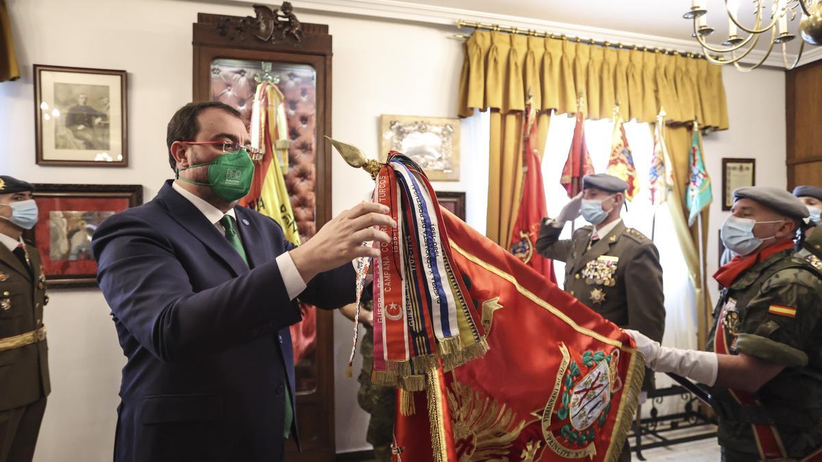 Adrián Barbón  en los actos conmemorativos de la festividad de la Inmaculada Concepción, patrona del Arma de Infantería, en Cabo Noval