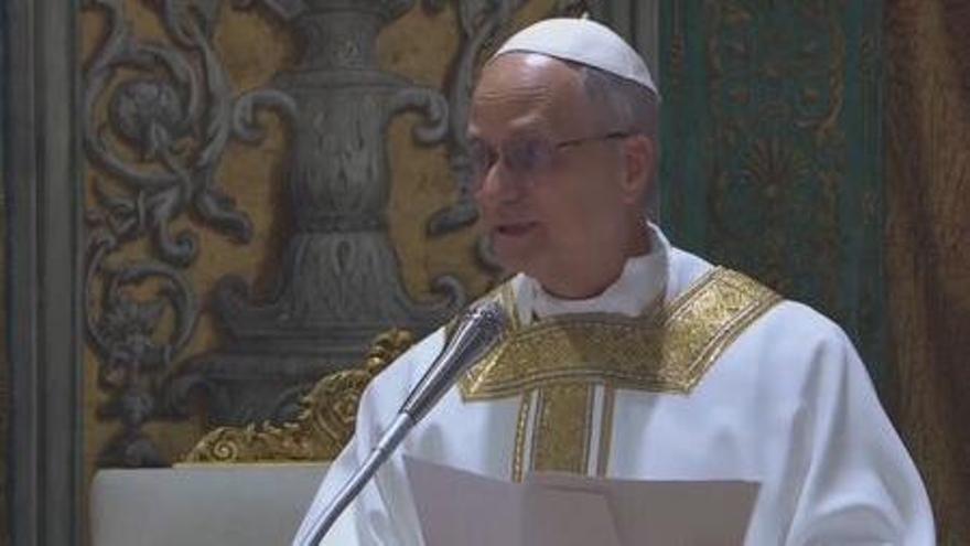 León XIV celebra su primera misa como papa.