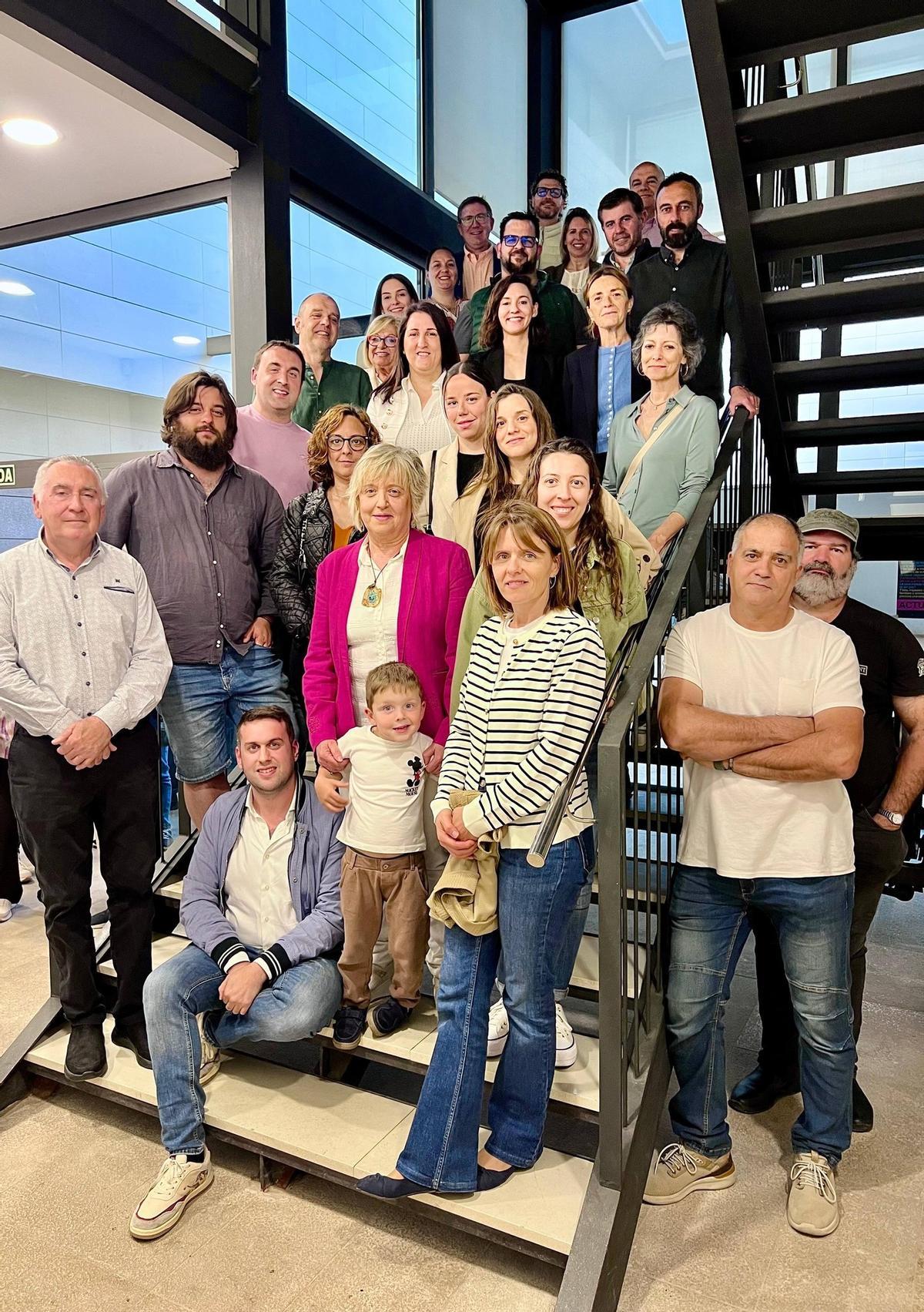 La familia Adrover Cirer junto a las autoridades.