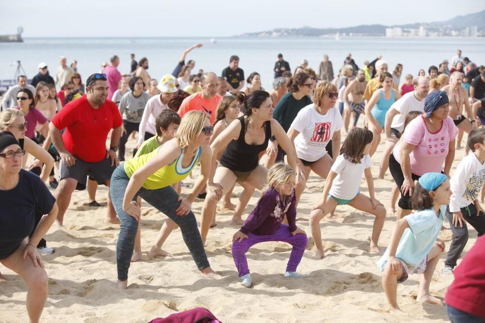 El primer bany de l''any a Palamós