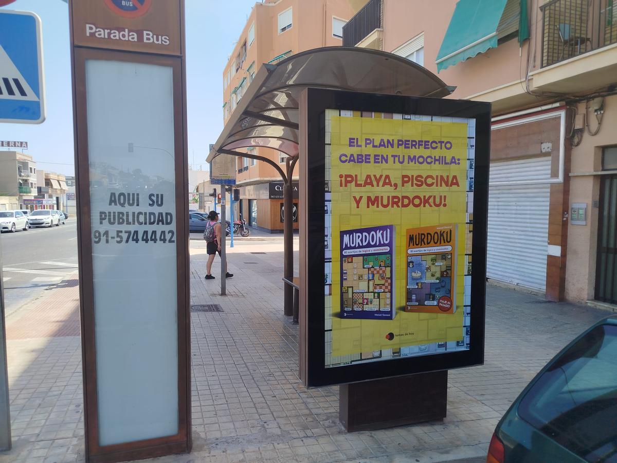 Publicidad en la marquesina del El Campello hace unas semanas