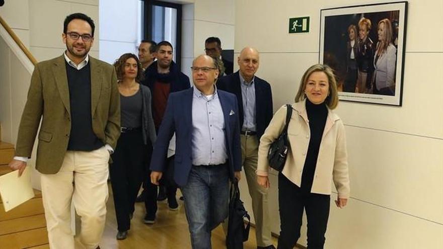 El PSOE cierra un acuerdo con la diputada de Coalición Canaria