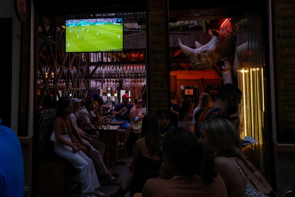 Ambiente de final de Eurocopa en el Centro de Málaga