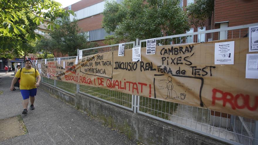 Professors de l’institut Santiago Sobrequés de Girona apel·len a les emocions en la segona jornada d’aturada parcial