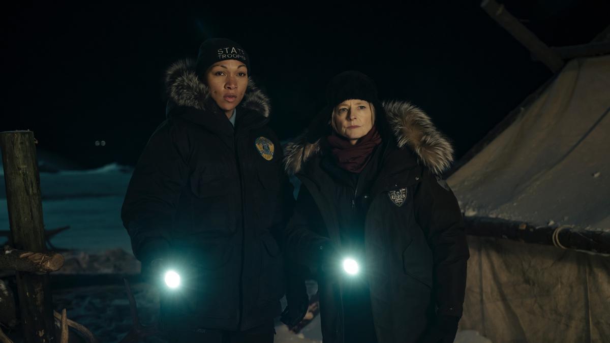 Kali Reis (Evangeline Navarro) y Jodie Foster (Liz Danvers) en 'True detective: Noche polar'