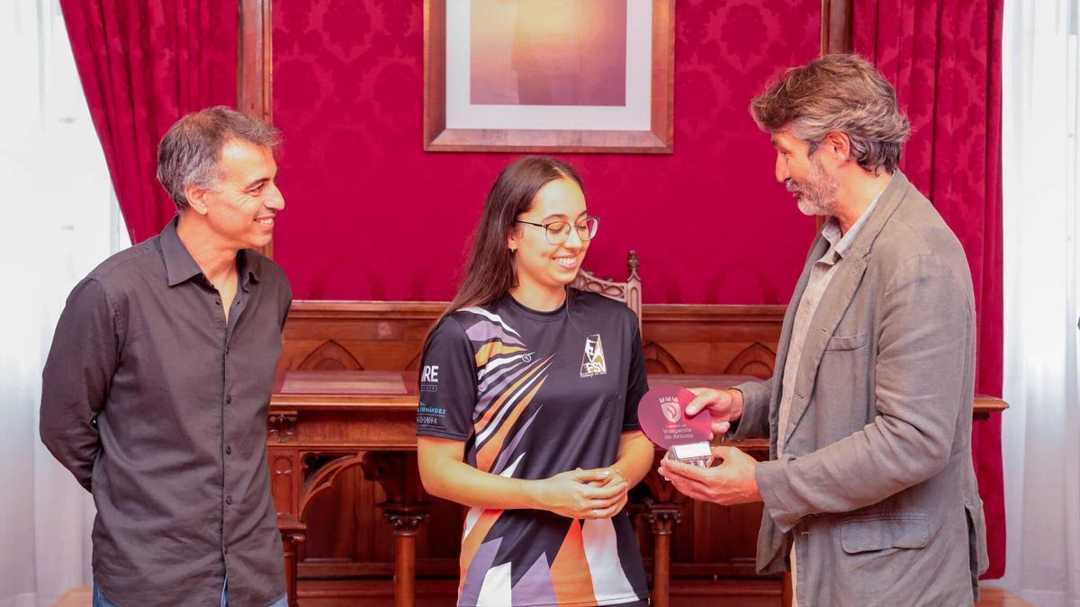 Parada recibió el reconocimiento a su trayectoria.