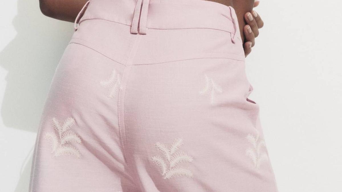 10 pantalones de vestir anchos de Zara muy elegantes que no marcan