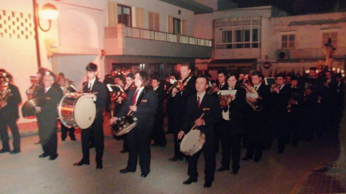 Actuación de la Banda Municipal de Música de Santa Eulària en la Semana Santa de 2006. | FOTO CEDIDA POR J.M. RIBAS