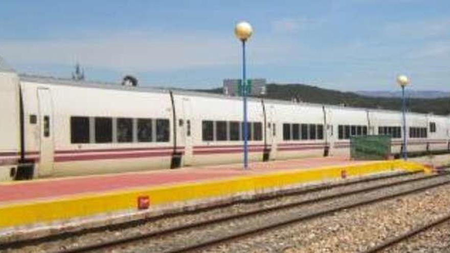 Un tren en Robledo (Zamora), donde fue arrollada una persona.