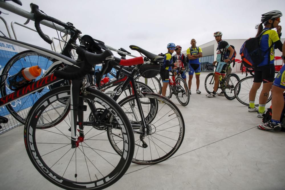 Los participantes en el Mundial de Duatlón toman Avilés