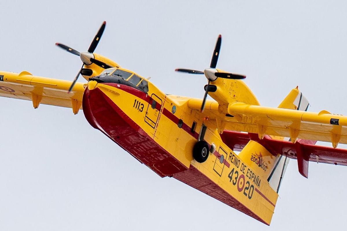 Entrenamiento de dos hidroaviones en Arrecife