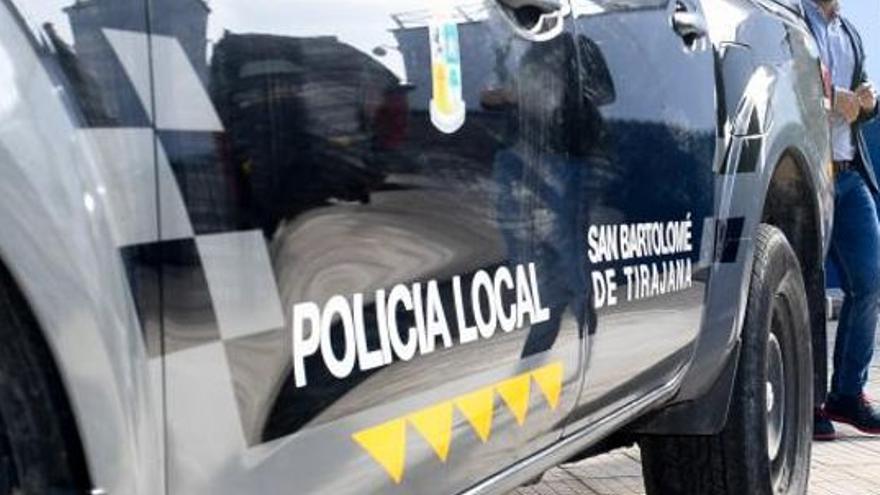 Una conductora circula a 156 kilómetros por hora por una avenida de Playa del Inglés.