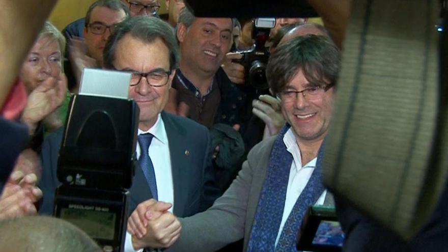 Artur Mas i Carles Puigdemont després de l&#039;anunci de l&#039;acord.