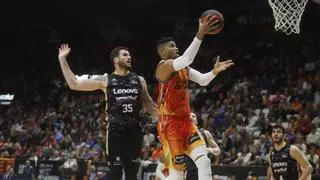 El Valencia Basket reacciona a tiempo y remonta ante el Tenerife (77-72)