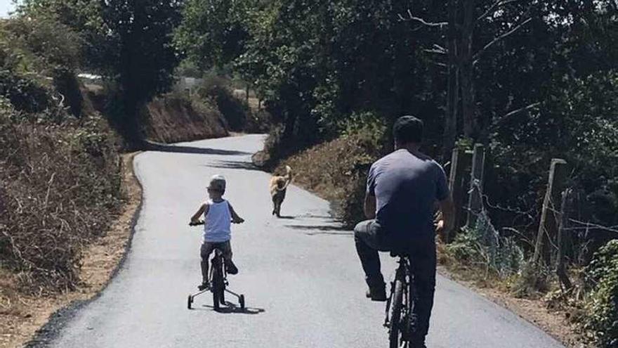 Acondicionan la pista que comunica Castro de Cabras con Rodeiro