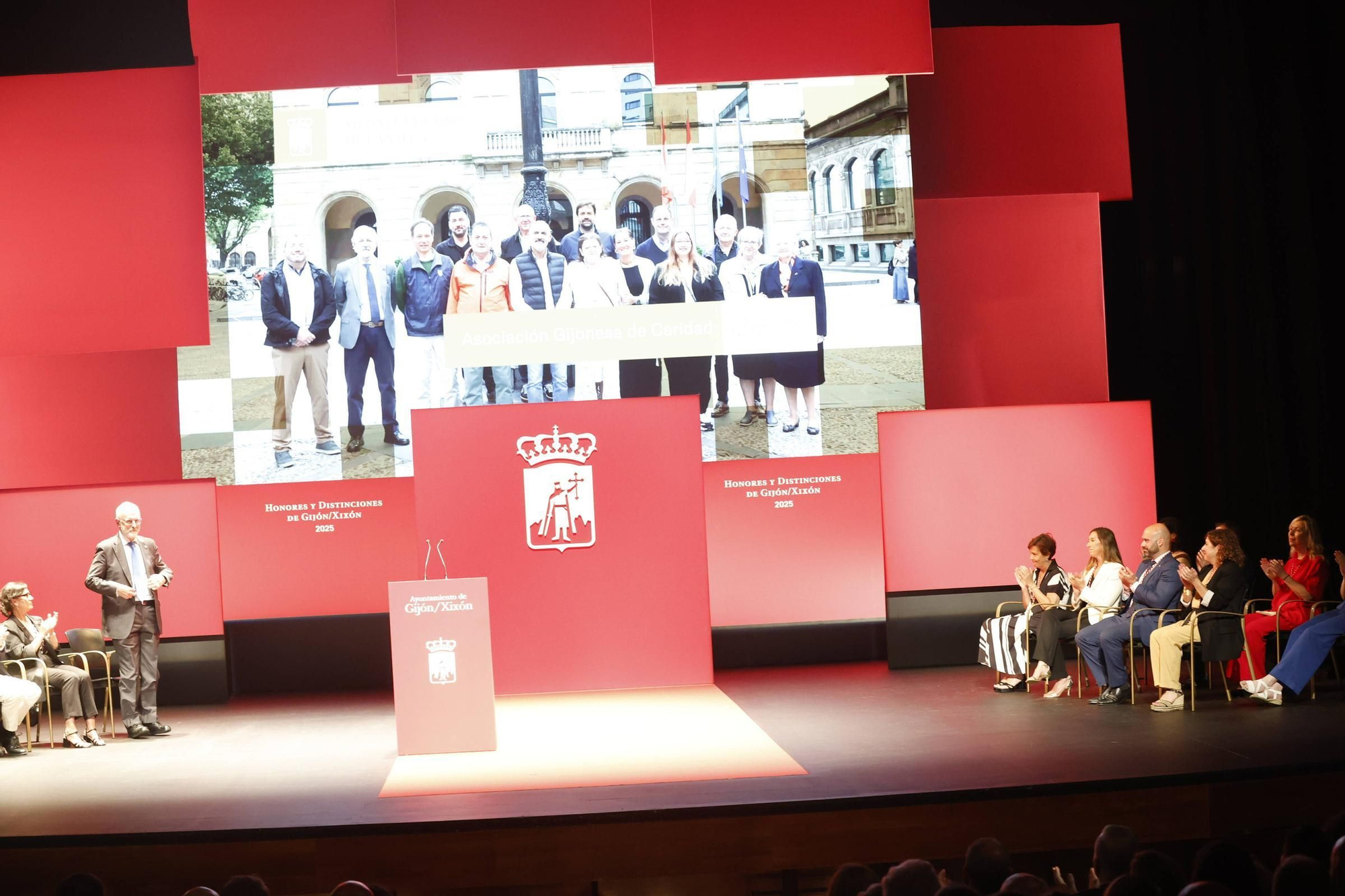 La entrega de medallas y distinciones de Gijón, en imágenes