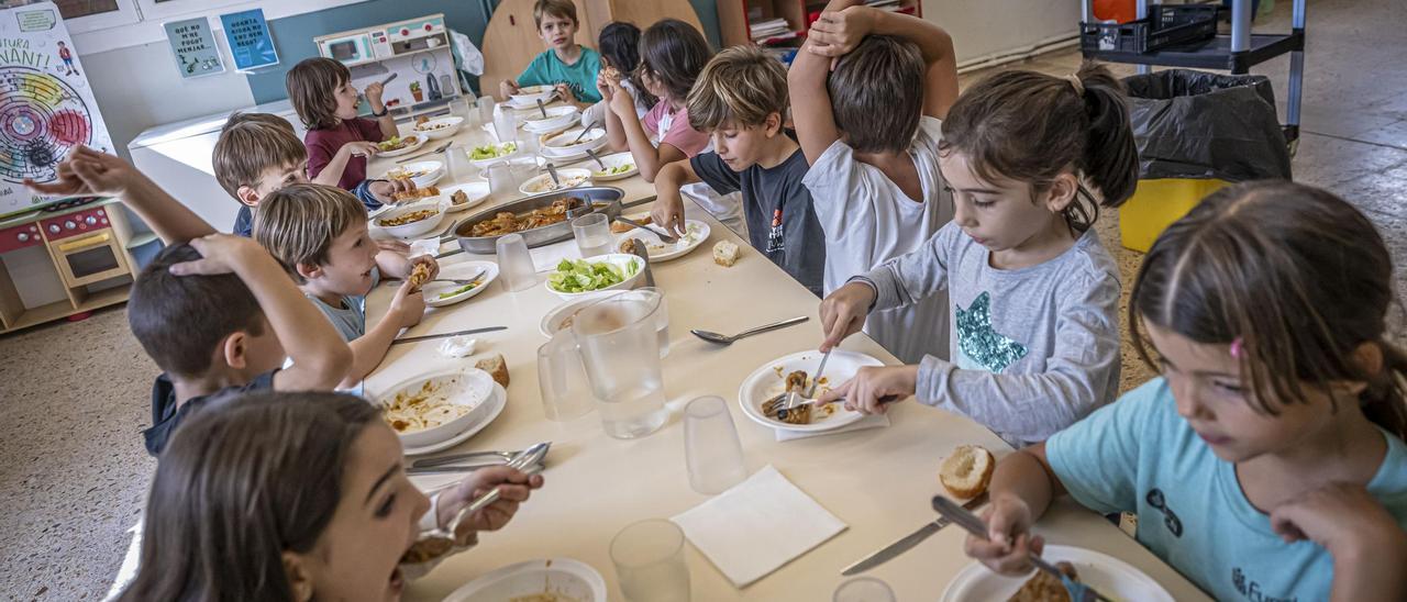 Comedor escolar del colegio público Turó Blau.