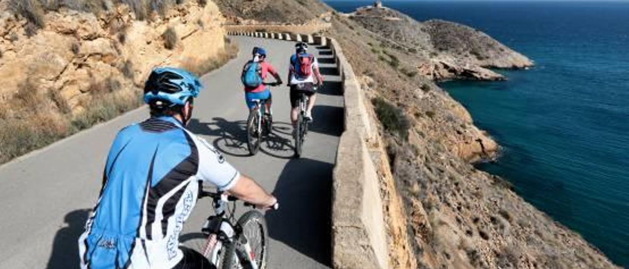 Benidorm acude por primera vez a cinco ferias de cicloturismo para captar equipos