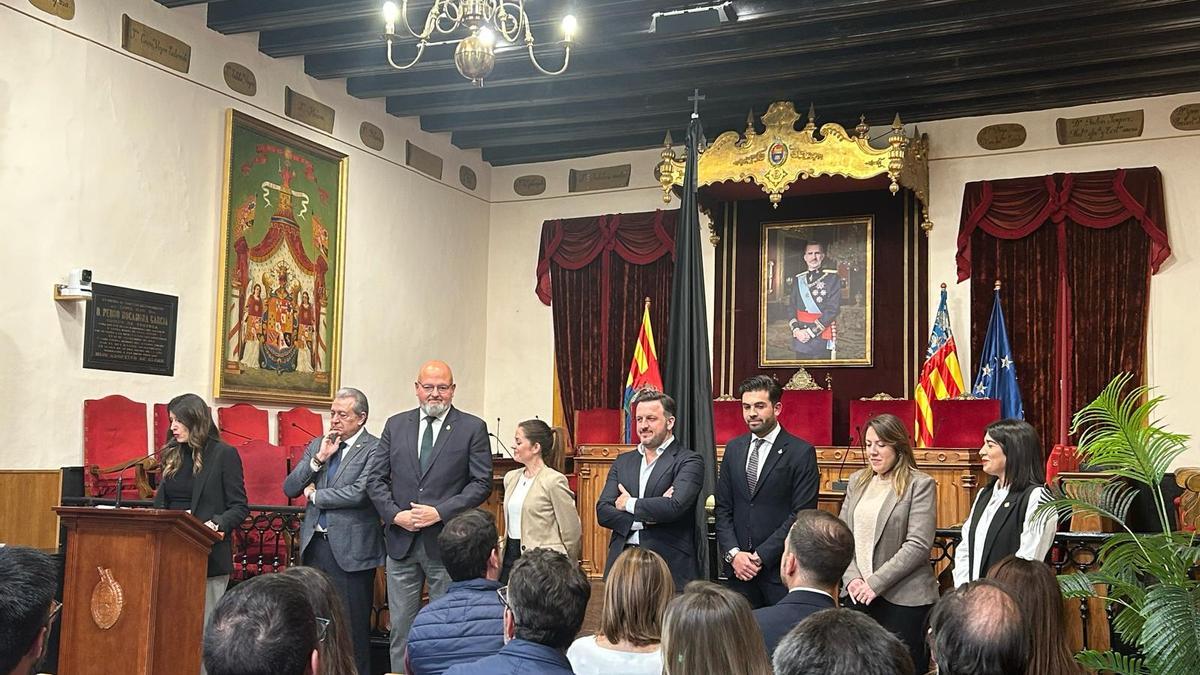 El acto de presentación de la Trencà del guió en el salón de plenos del Ayuntamiento de Elche