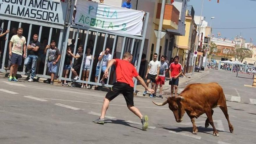 Almassora colaborará con el barrio Fátima para garantizar sus fiestas taurinas