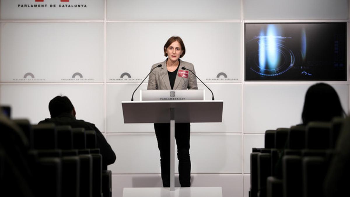 La portavoz de ICV-EUiA, Dolors Camats, durante la rueda de prensa tras conocer la sentencia del TSJC.