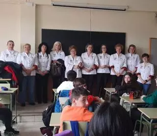 Las Guisanderas imparten clase a fuego lento: así ha sido la lección con estudiantes polesos