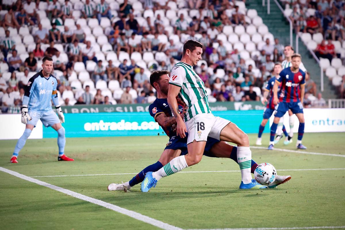 Partido Córdoba CF contra El Huesca. En El Arcangel. Adrian Fuentes