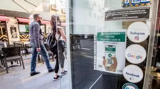 La hostelería culpa al Consell de utilizarles para prohibir el tabaco