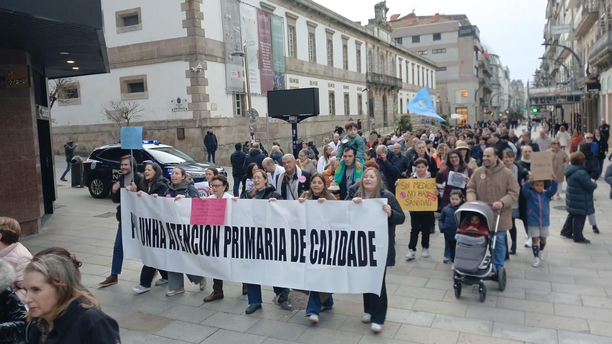 La manifestación por «Unha atención primaria de calidade», este martes 10 de marzo en Vigo.