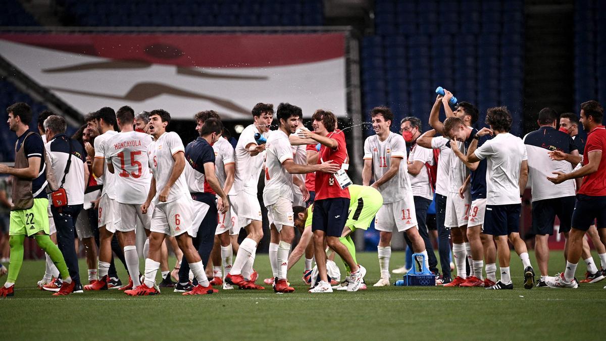 Felicidad en los jugadores españoles tras el pase a la final.