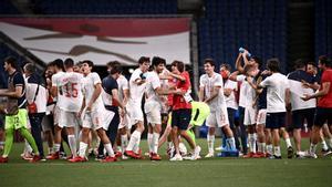 Felicidad en los jugadores españoles tras el pase a la final.