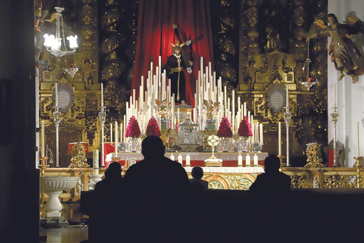 ALTAR DE CULTOS EN LA TRINIDAD LAS PROCESIONES DESAPARECIERON EN CÓRDOBA HASTA MEDIADOS DE LA CENTURIA DECIMONÓNICA, CAUSANDO UNA RUPTURA CON LA TRADICIÓN.