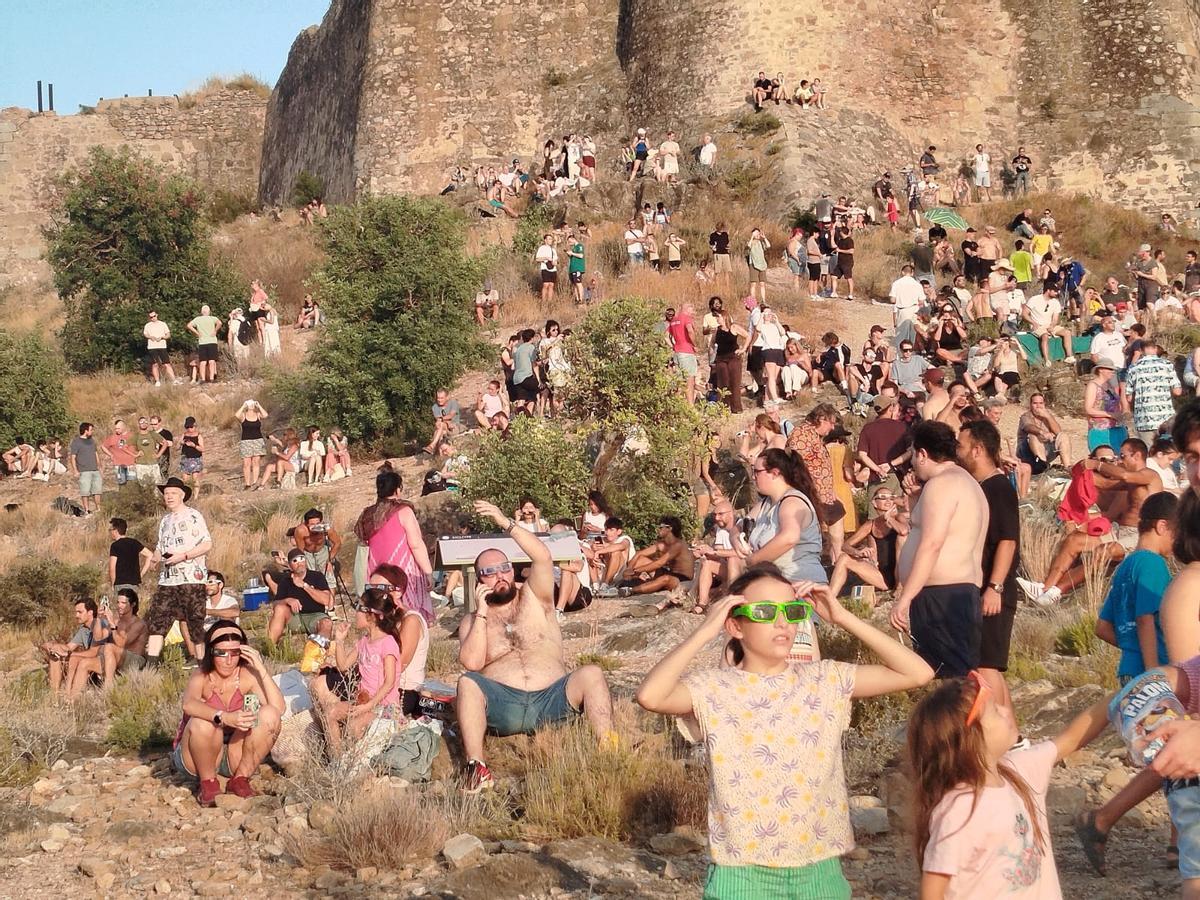Asistentes al lugar para disfrutar del eclipse.